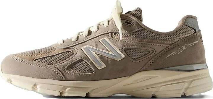 990v4 Suede Trainers