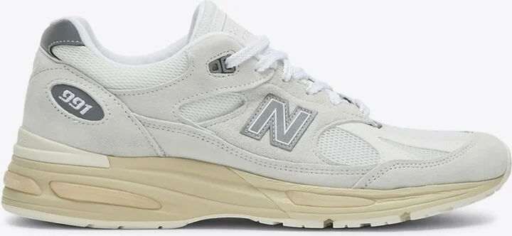 991V2 Lace-Up Sneakers