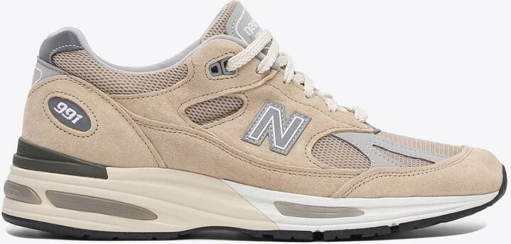 991V2 Low-Top Sneakers