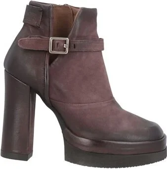 A. s.98 Woman Ankle boots
