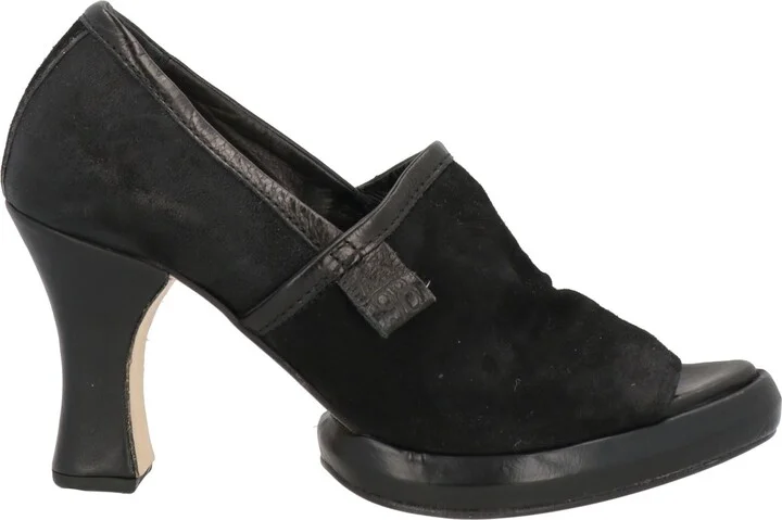 A. s.98 Woman Pumps - Image 3