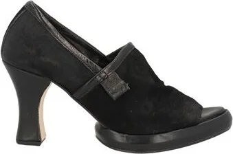 A. s.98 Woman Pumps