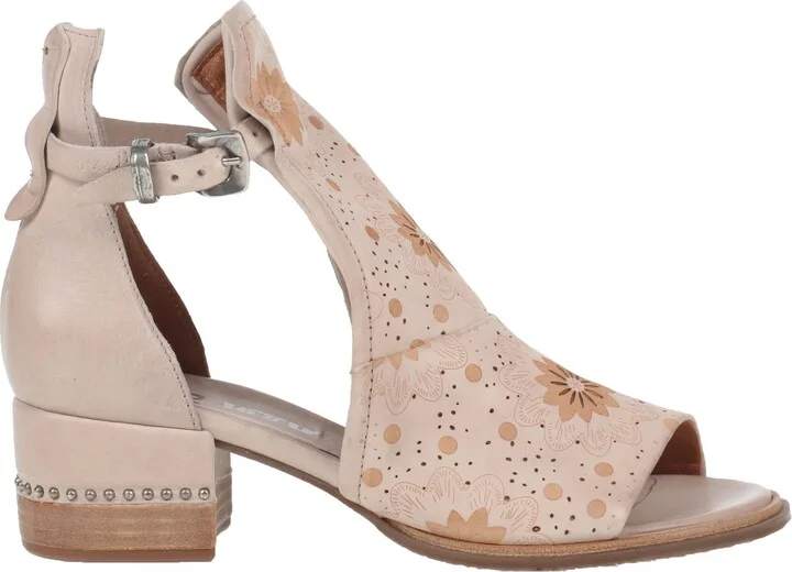 A. s.98 Woman Sandals - Image 3