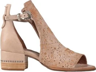 A. s.98 Woman Sandals