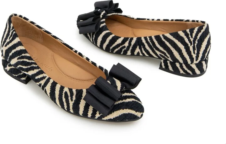 Abigail Bow Pump - Image 8