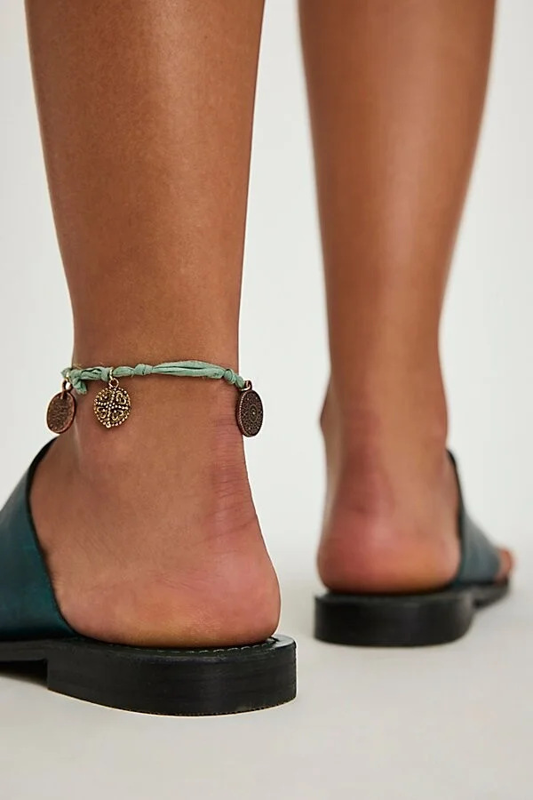 Abilene Toe Loop Sandals - Image 3
