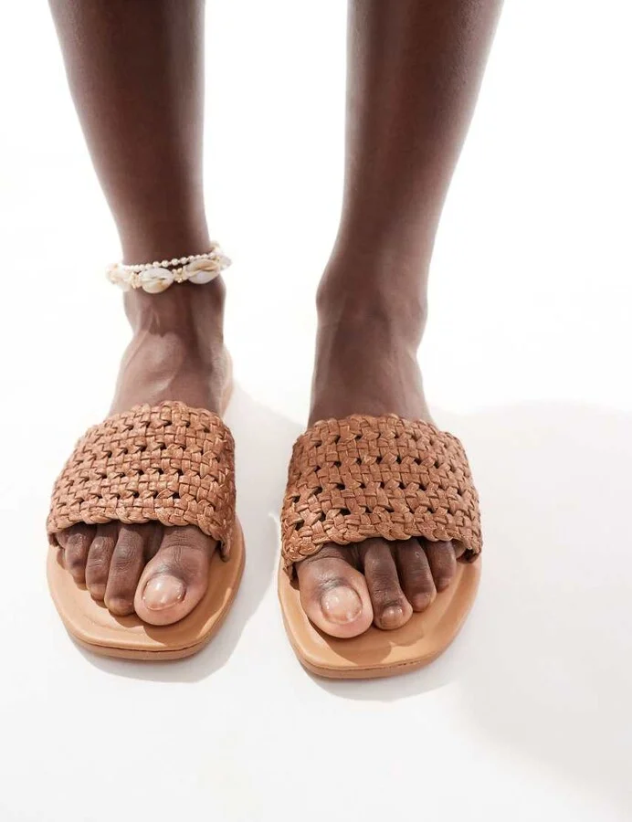 Accessorize woven slides in tan leather - Image 4