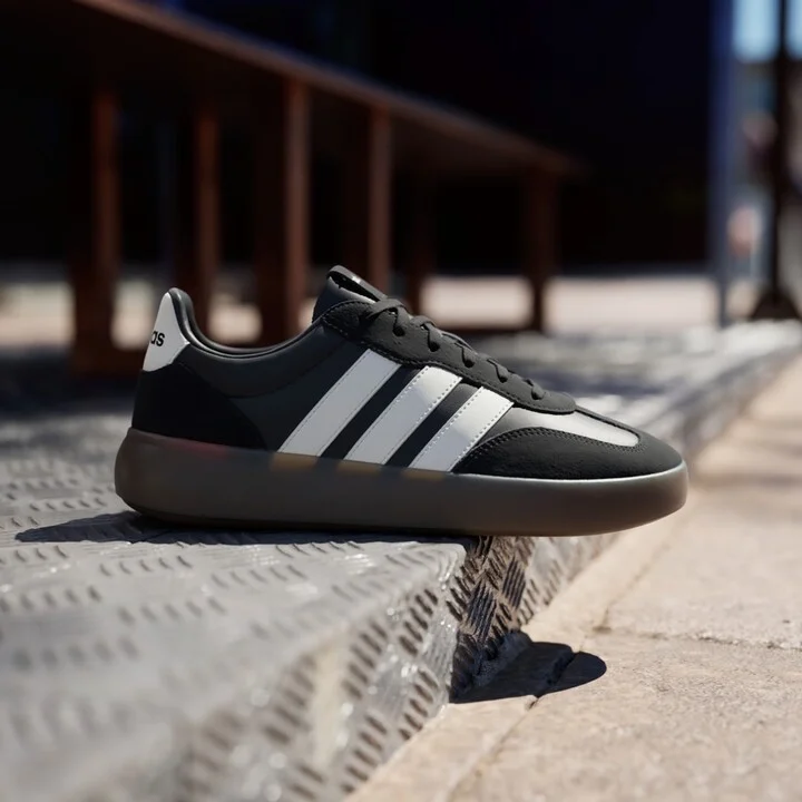 Core Black / Off White / Gum