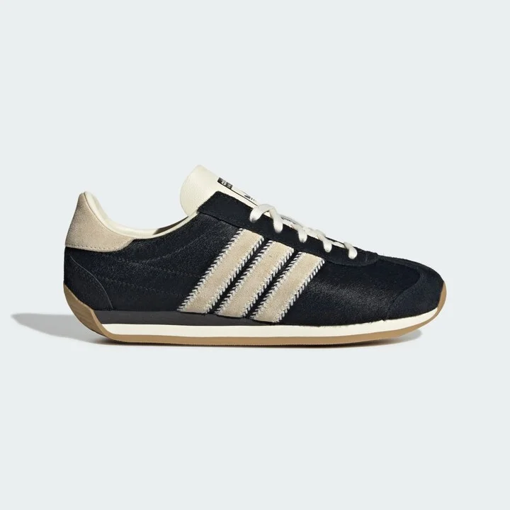 Core Black / Cloud White / Golden Beige