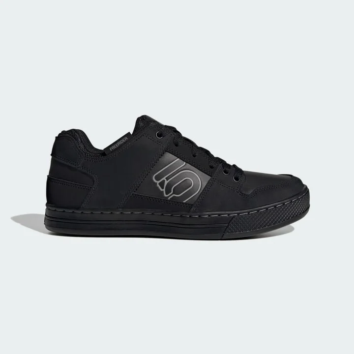 Core Black / Core Black / Grey Three
