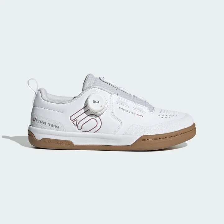 Cloud White / Warm Clay / Grey Three
