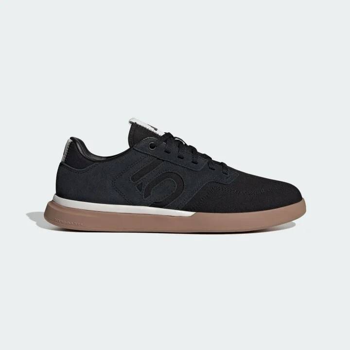 Core Black / Core Black / Gum