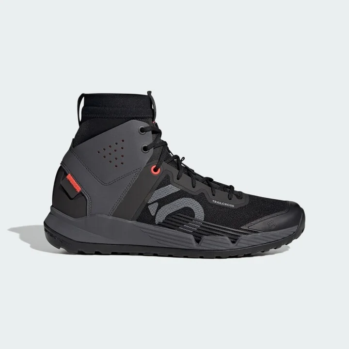 Core Black / Grey Two / Solar Red
