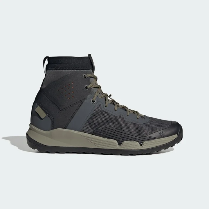 Grey Six / Core Black / Olive Strata