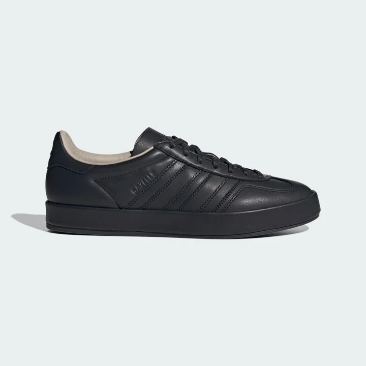 Core Black / Core Black / Wonder Beige