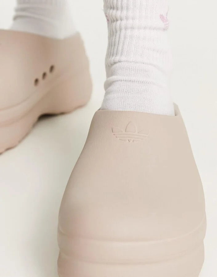 adidas Originals AdiFom Stan Smith clogs in beige - Image 2