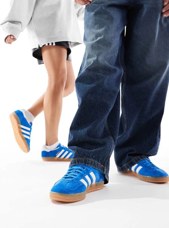 adidas Originals Gazelle Indoor sneakers in blue and white - Image 3