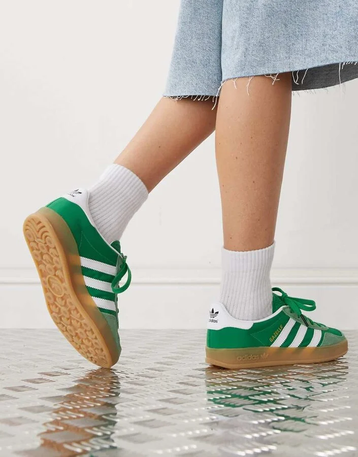 adidas Originals Gazelle Indoor sneakers in green and white - Image 3