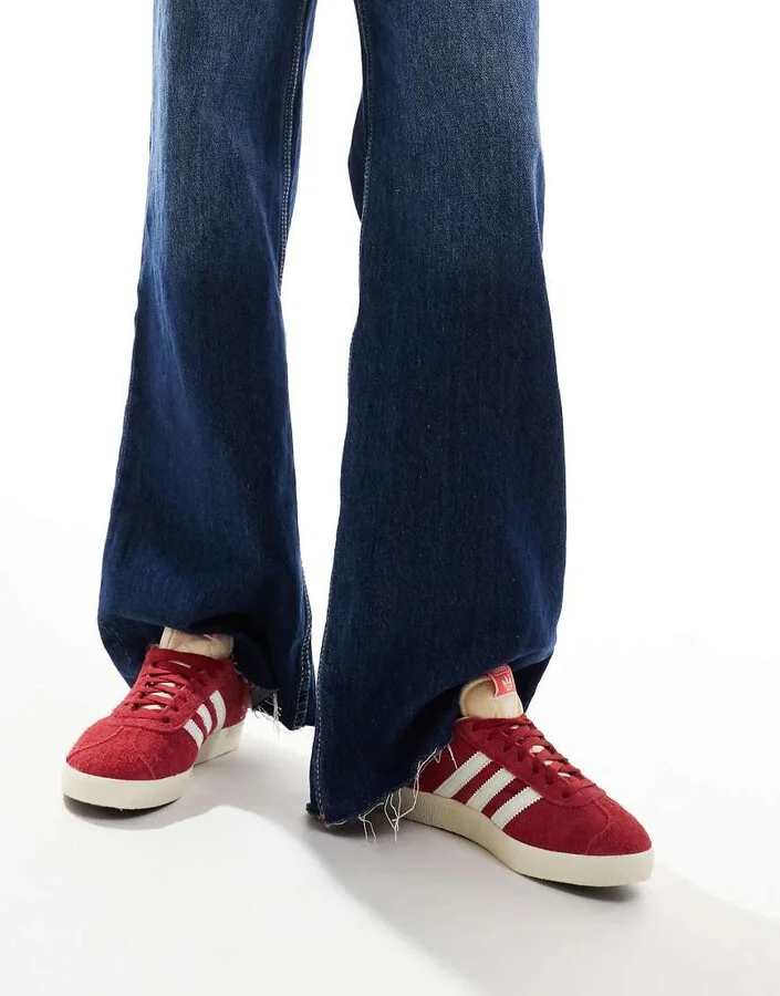 adidas Originals Gazelle sneakers in burgundy and white - Image 3