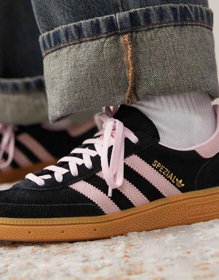 adidas Originals Handball Spezial sneakers in black and pink - Image 4