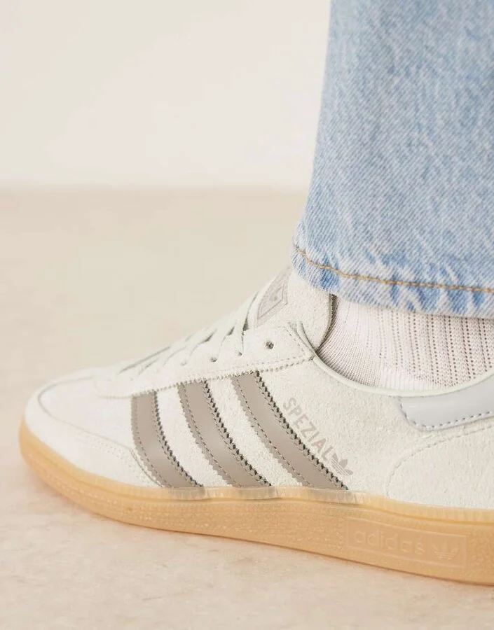 adidas Originals Handball Spezial sneakers in light green and gray - Image 3
