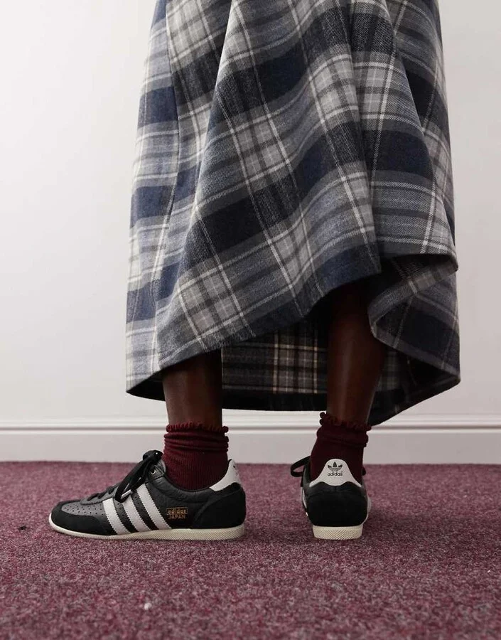 adidas Originals Japan low sneakers in black and white - Image 2