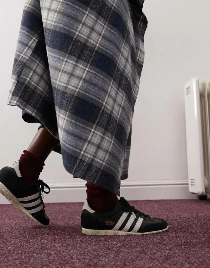 adidas Originals Japan low sneakers in black and white - Image 4