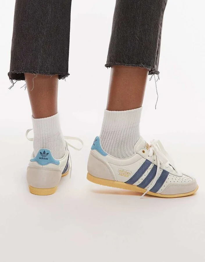 adidas Originals Japan low sneakers in white and dark blue - Image 3