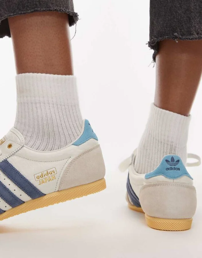 adidas Originals Japan low sneakers in white and dark blue - Image 4
