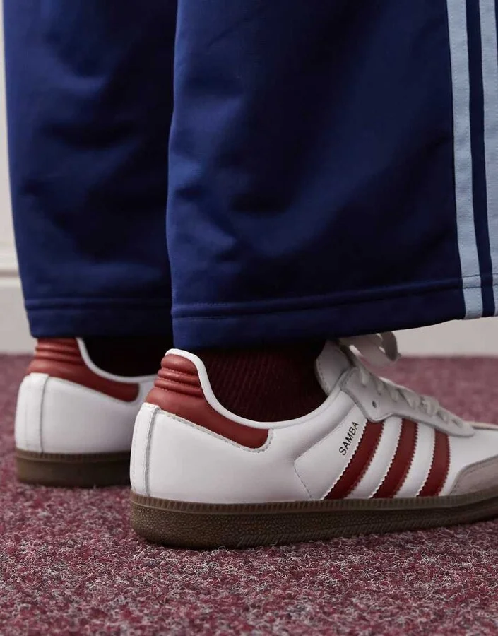 adidas Originals Samba OG sneakers in white and dark red - Image 2