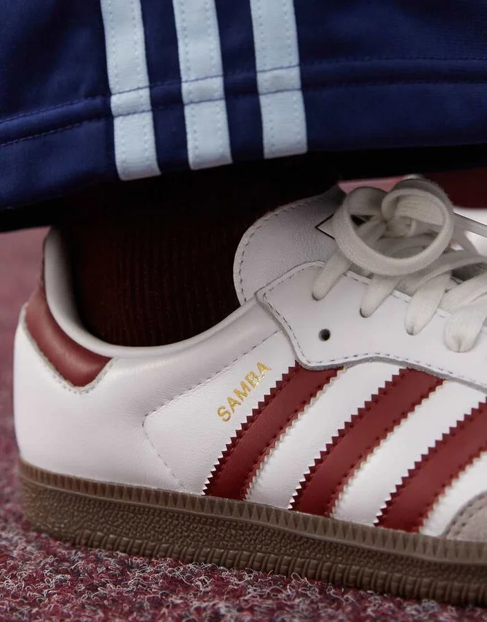 adidas Originals Samba OG sneakers in white and dark red - Image 4