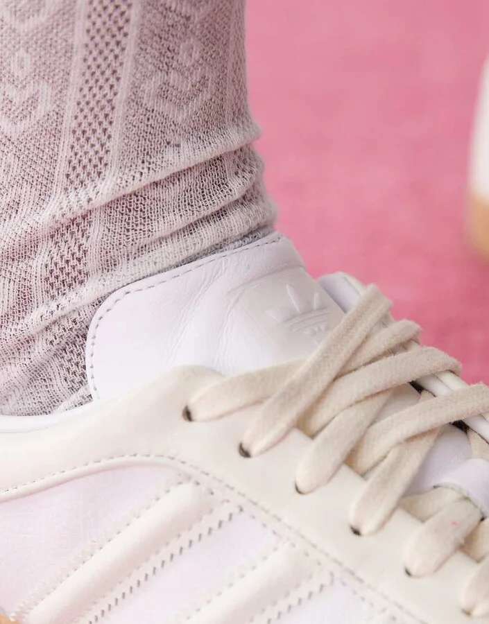 adidas Originals samba sneakers in white and cream - Image 3