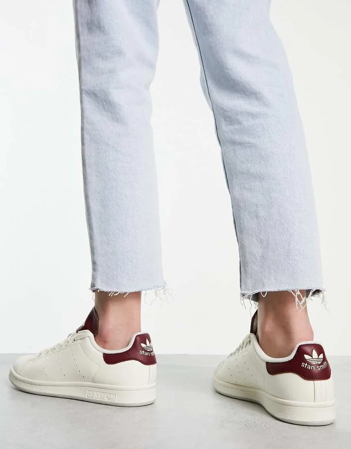 adidas Originals Stan Smith sneakers in off white with burgundy heel tab - Image 2