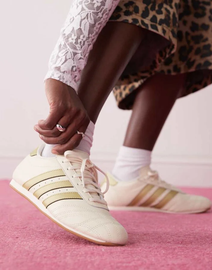 adidas Originals Taekwondo sneakers in off white and gold - Image 2