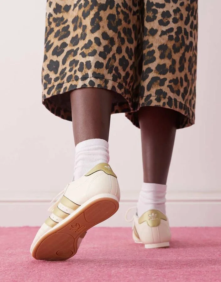 adidas Originals Taekwondo sneakers in off white and gold - Image 3