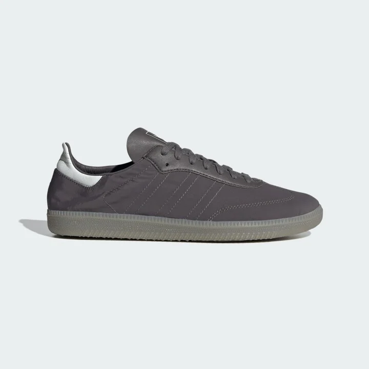 Charcoal / Core White / Putty Beige