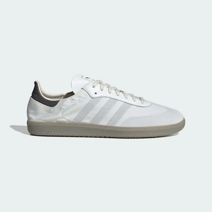 Core White / Charcoal / Putty Beige