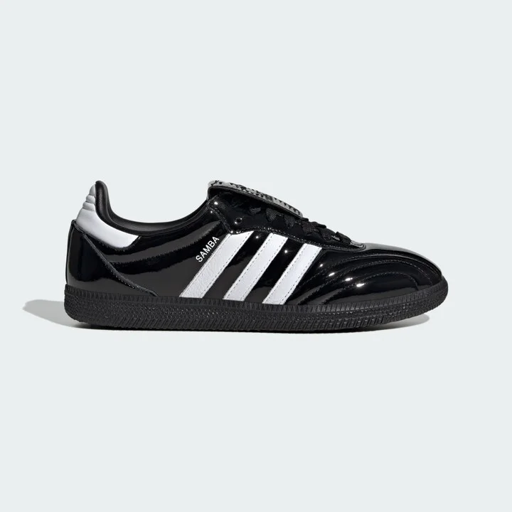 Core Black / Cloud White / Core Black