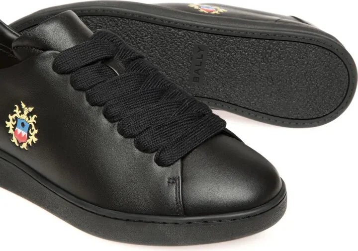Adrien Brody trainers - Image 4