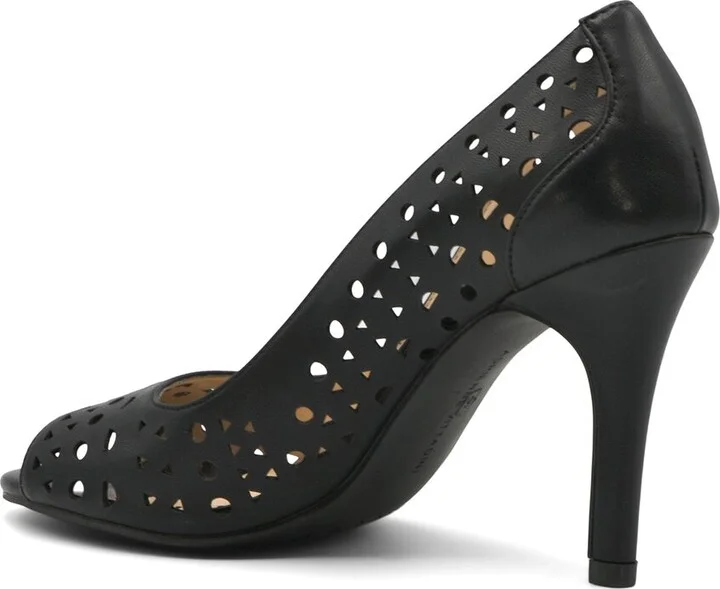 Adrienne Vittadini Garavan Pump - Image 2