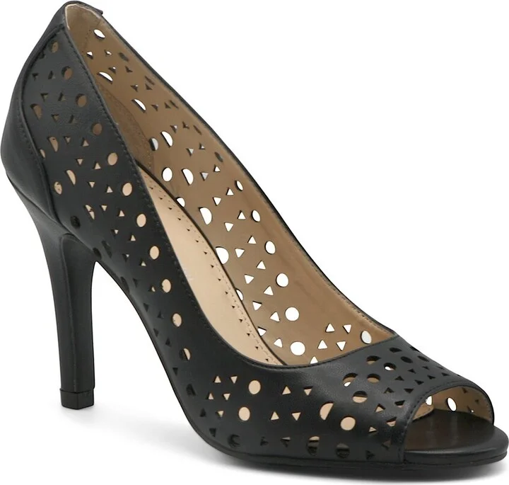 Adrienne Vittadini Garavan Pump