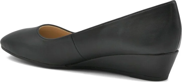 Adrienne Vittadini Palmer Leather Pump - Image 2
