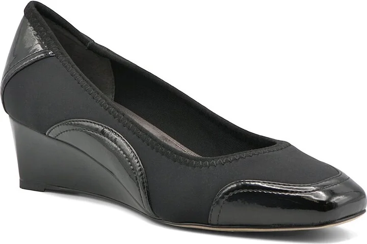 Adrienne Vittadini Peni Patent Pump