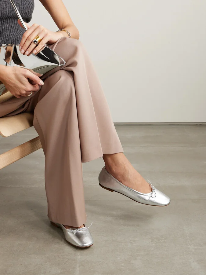 Aeyde - Delfina Bow-detailed Metallic Leather Ballet Flats - Silver - Image 2