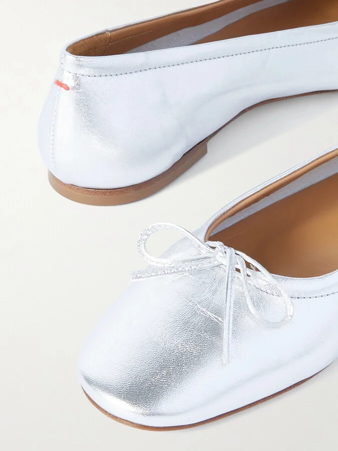 Aeyde - Delfina Bow-detailed Metallic Leather Ballet Flats - Silver - Image 4