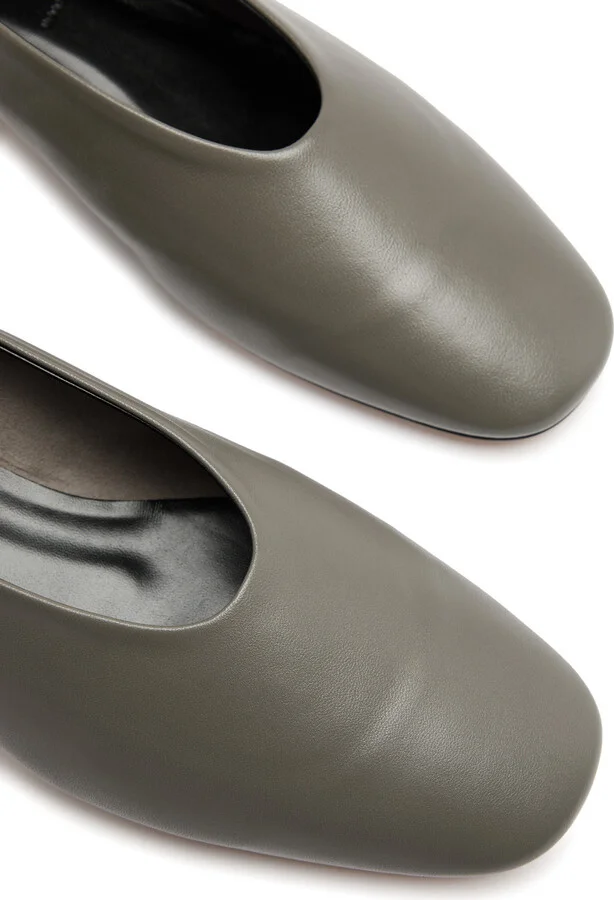 Aeyde Delia 30 Leather Pumps - Image 3