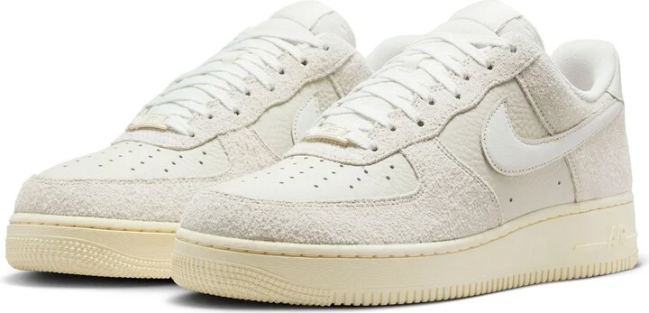 Air Force 1 '07 LV8 Basketball Sneaker