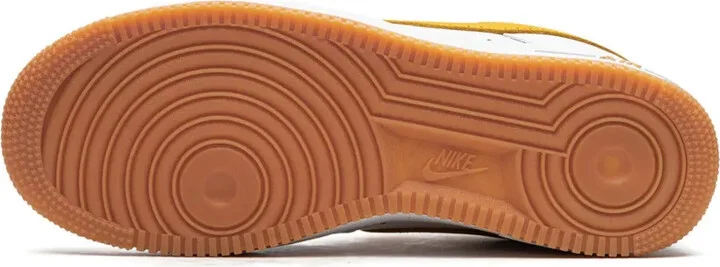Air Force 1 Low waterproof "University Gold" sneakers - Image 4