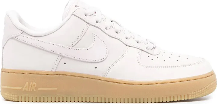 Air Force low-top leather sneakers