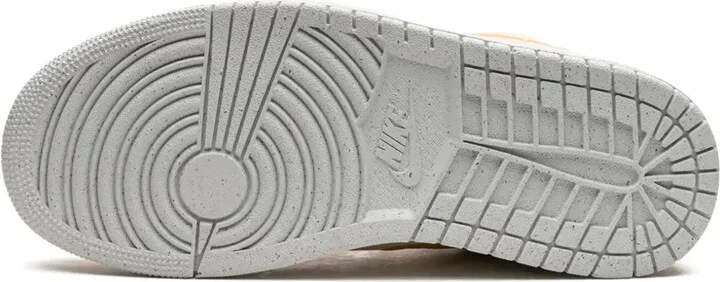 Air Jordan 1 Low SE "Celestial Gold" sneakers - Image 4